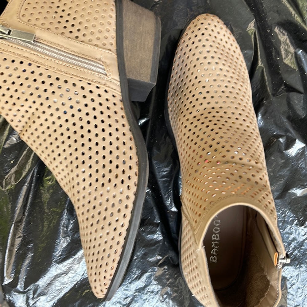 Synthetic nude leather bootie for women